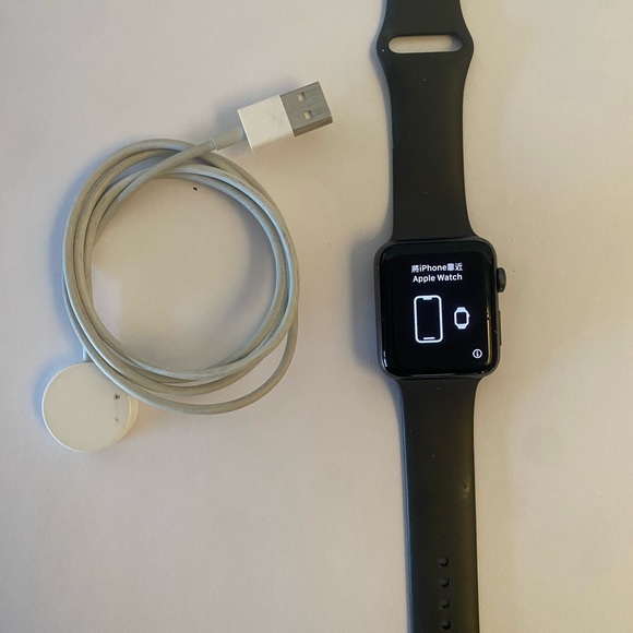 APPLE WATCH SERIES 3 42MM excellent condition - Picture 3 of 3